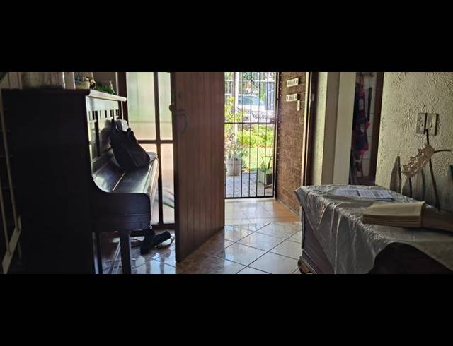 5 BEDROOM HOUSE FOR SALE IN PRETORIA GARDENS